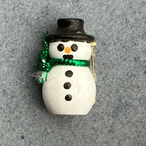Christmas Pin Brooch Snowman Wood Bead Green Shiny Scarf Black Hat Rustic - Picture 2 of 7